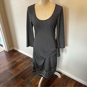 MAX EDITION Fitted Dress Print With Side Drapery on the Tie in Front Size Large